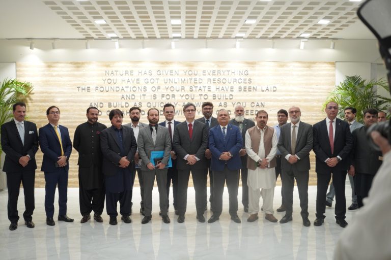 FIA Chief Holds Key Meeting with Pakistan Banks Association on Financial Crimes and Security
