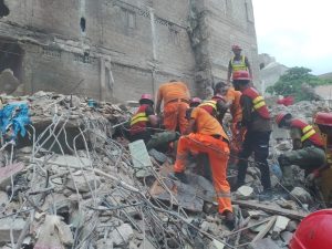 Death Toll Rises to 22 in Lyari Building Collapse as Rescue Operations Continue