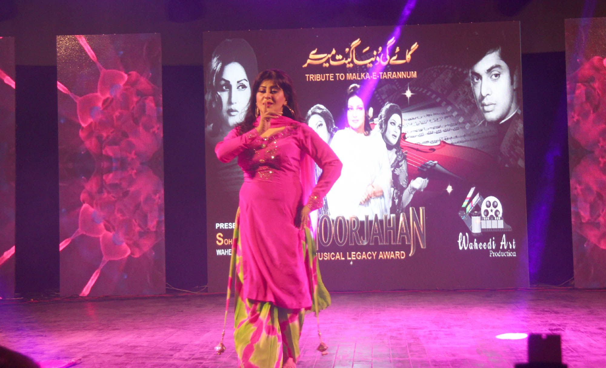Actress Laila Steals the Show at “Tribute to Noor Jehan” in Karachi