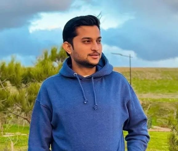Karachi, Clifton, Teen Talwar, Dr Akash, Armed Robbery, Bank Withdrawal, Street Crime, Karachi Crime, Police Investigation, Law and Order, Public Safety, Pakistan, Justice, Breaking News